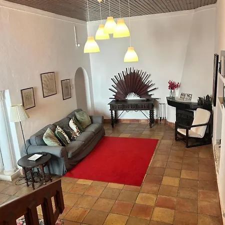 The Secret Old House - Historic Center *